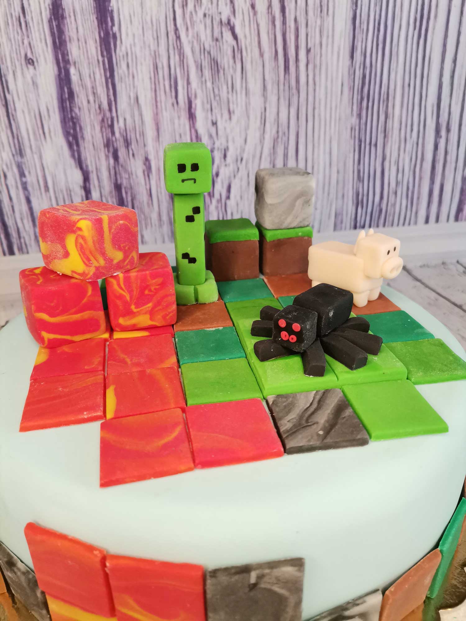 Cukrowa kostka lawa na tort jak z Minecraft - obrazek 4
